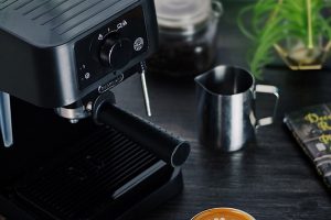 德龙咖啡机怎么样 德龙蒸汽意式半自动咖啡机EC235.BK评测