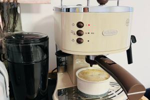 德龙蒸汽泵压式半自动咖啡机ECO310KG200评测 德龙咖啡机怎么样